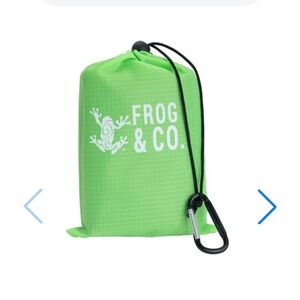Frog & Co Survival Frog Multipurpose Pocket Blanket